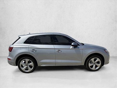 Used 2022 Audi Q5 2.0T Premium Plus w/ Premium Plus Package AWD/4WD image 4