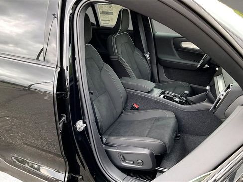 New 2026 Volvo XC40 B5 Ultra w/ Climate Package AWD/4WD image 11