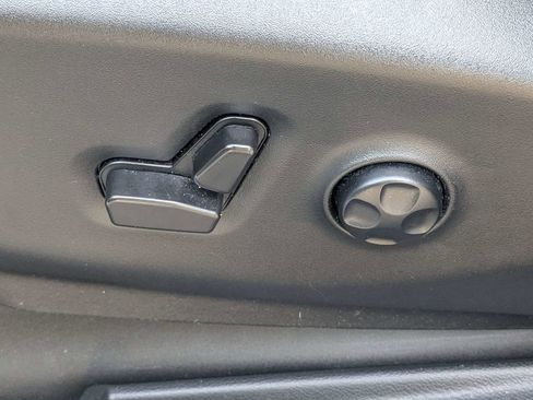 Used 2025 Chrysler Pacifica Limited FWD image 20