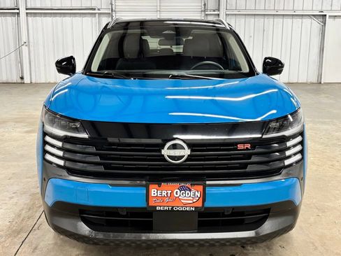 Used 2025 Nissan Kicks SR FWD image 3