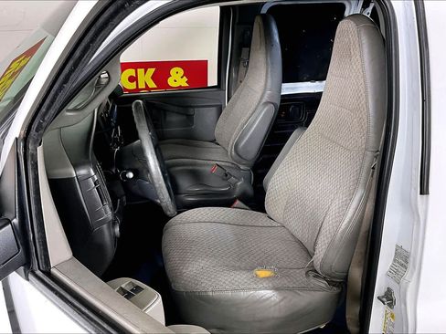 Used 2017 GMC Savana 2500 image 8