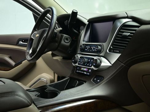 Used 2018 Chevrolet Suburban LT image 61
