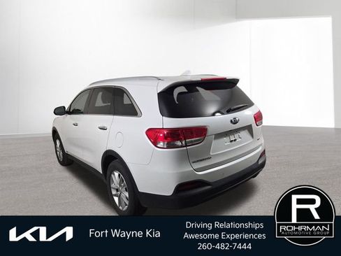 Used 2017 Kia Sorento LX w/ LX Convenience Package image 10