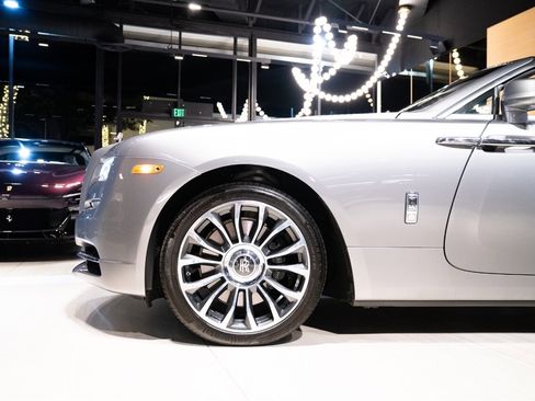 Used 2018 Rolls-Royce Dawn image 33