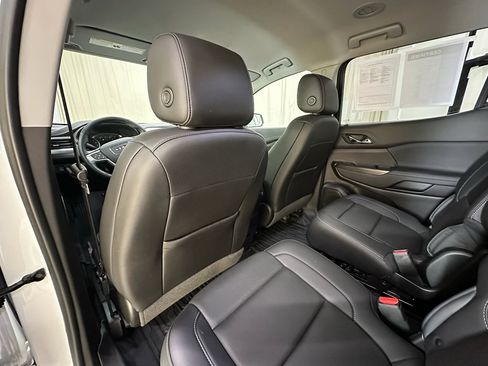 Certified 2023 GMC Acadia SLT w/ Preferred Package FWD image 25