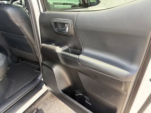 Used 2022 Toyota Tacoma Limited AWD/4WD image 23
