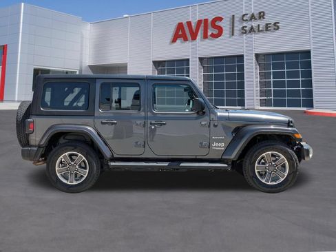 Used 2022 Jeep Wrangler Unlimited Sahara w/ Cold Weather Group AWD/4WD image 5