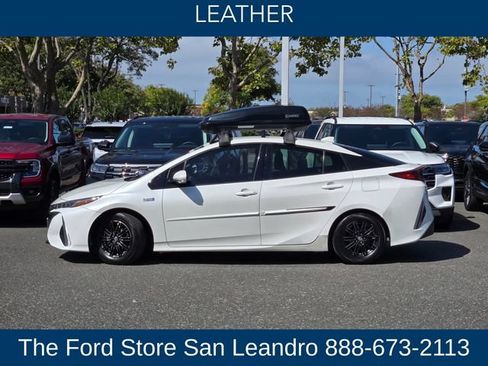 Used 2017 Toyota Prius Prime Premium FWD image 3