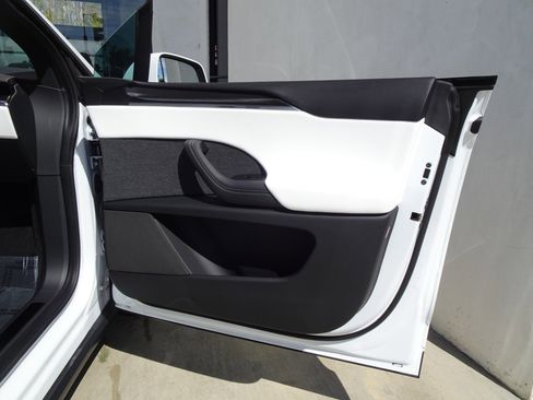 Used 2023 Tesla Model X image 18
