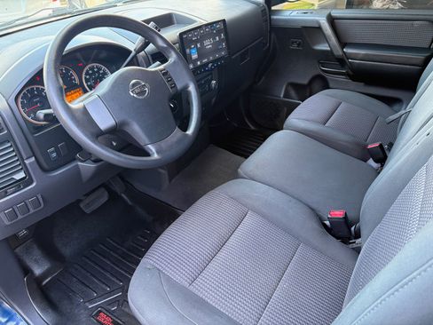 Used 2010 Nissan Titan SE image 10