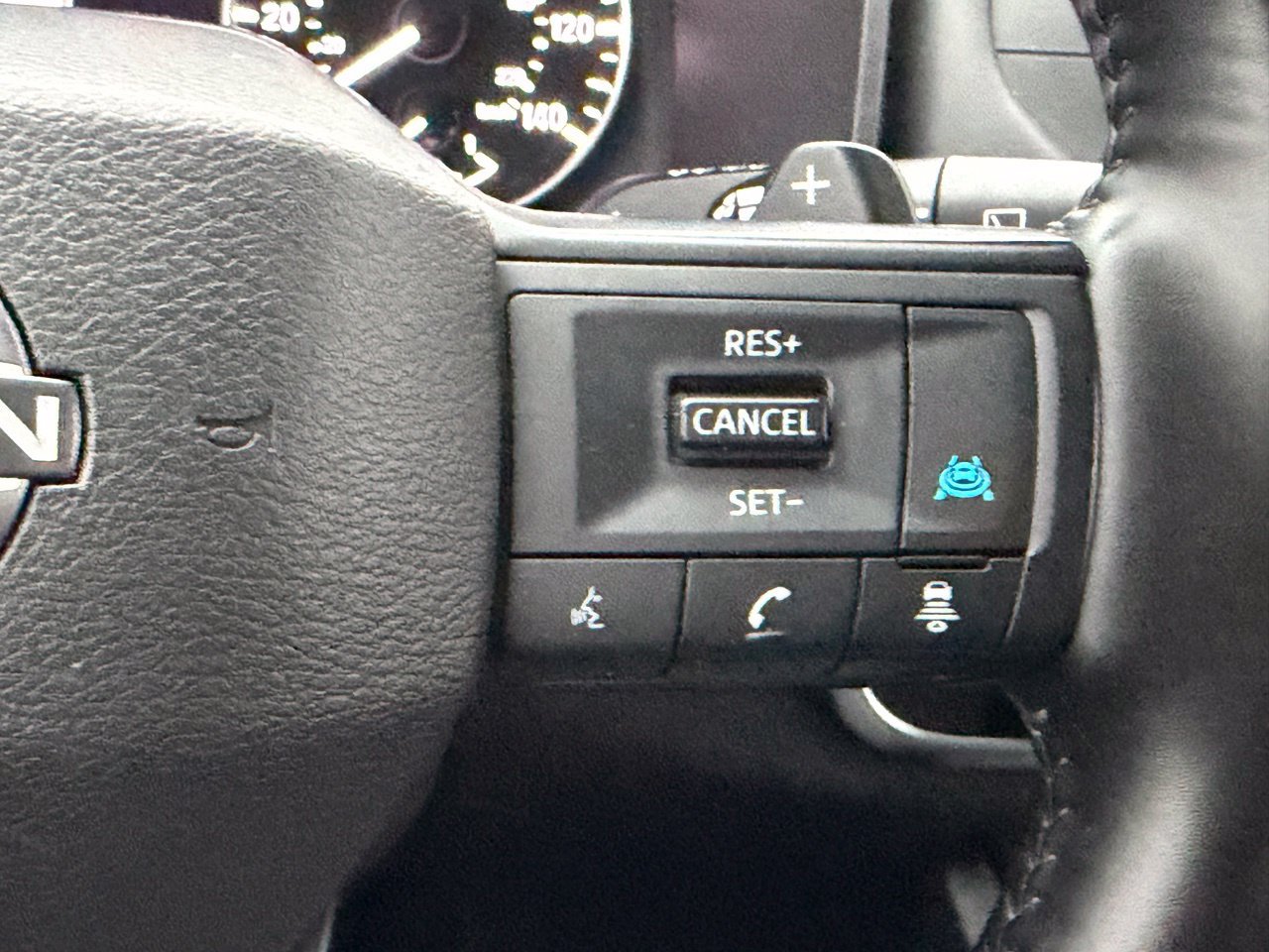 Certified 2025 Nissan Rogue SV FWD image 17