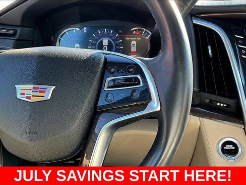Used 2018 Cadillac Escalade ESV Luxury AWD/4WD image 16
