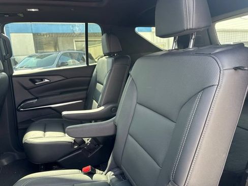 Certified 2024 Chevrolet Traverse LT FWD image 12