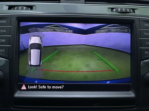 Used 2016 Volkswagen e-Golf SEL Premium image 23