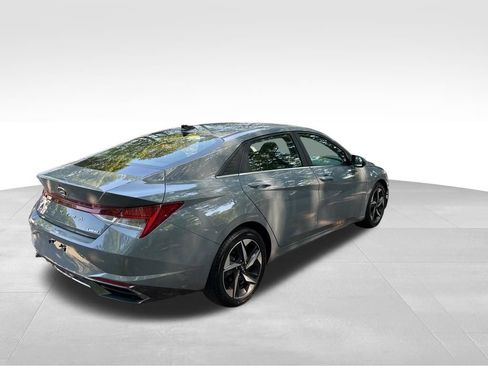 Used 2021 Hyundai Elantra Limited FWD image 5