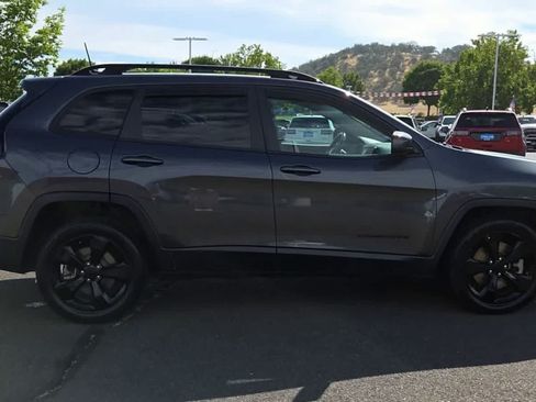 Used 2016 Jeep Cherokee Latitude w/ Comfort/Convenience Group FWD image 9
