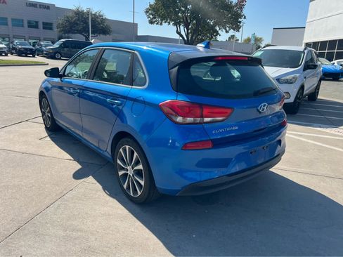 Used 2018 Hyundai Elantra GT image 2