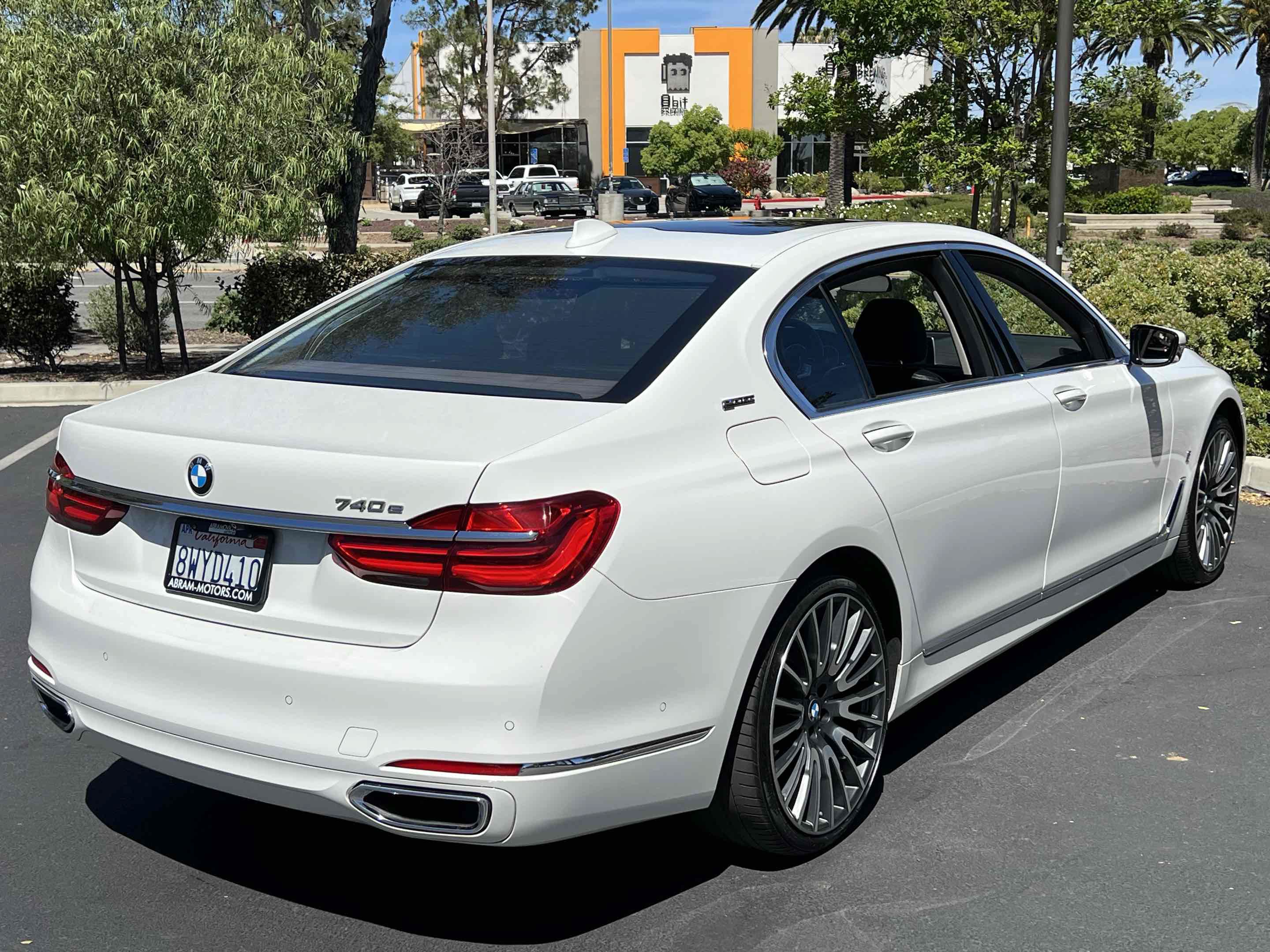 Used 2018 BMW 740e xDrive AWD/4WD image 17