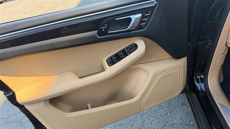 Used 2018 Porsche Macan S AWD/4WD image 27