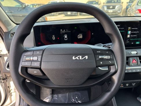Used 2025 Kia K4 LXS image 28