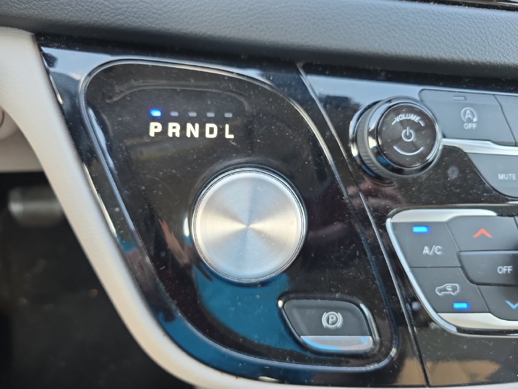 Used 2019 Chrysler Pacifica Touring-L FWD image 20