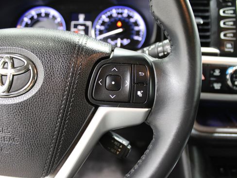 Used 2015 Toyota Highlander Limited image 12