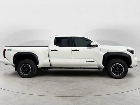 Used 2024 Toyota Tacoma TRD Off-Road w/ TRD Off Road Premium Package AWD/4WD image 4