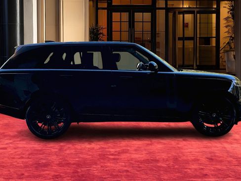 Used 2023 Land Rover Range Rover SE image 13