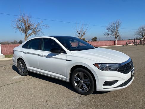 Used 2019 Volkswagen Jetta R-Line image 3