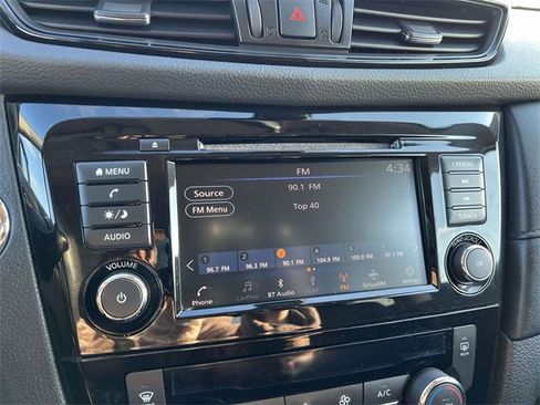 Used 2020 Nissan Rogue SV image 18