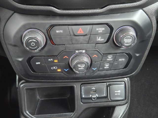 Used 2021 Jeep Renegade Latitude FWD image 18