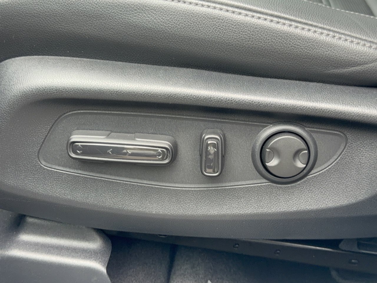 Used 2025 Honda CR-V EX-L image 16