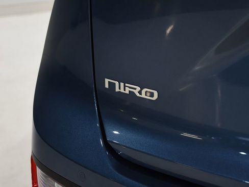 Certified 2025 Kia Niro EX FWD image 29