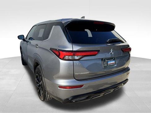 Used 2022 Mitsubishi Outlander SE FWD image 4