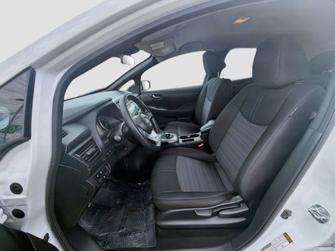 Used 2025 Nissan Leaf S FWD image 13