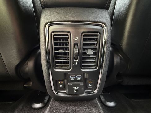 Used 2019 Jeep Grand Cherokee Limited w/ Luxury Group II AWD/4WD image 30