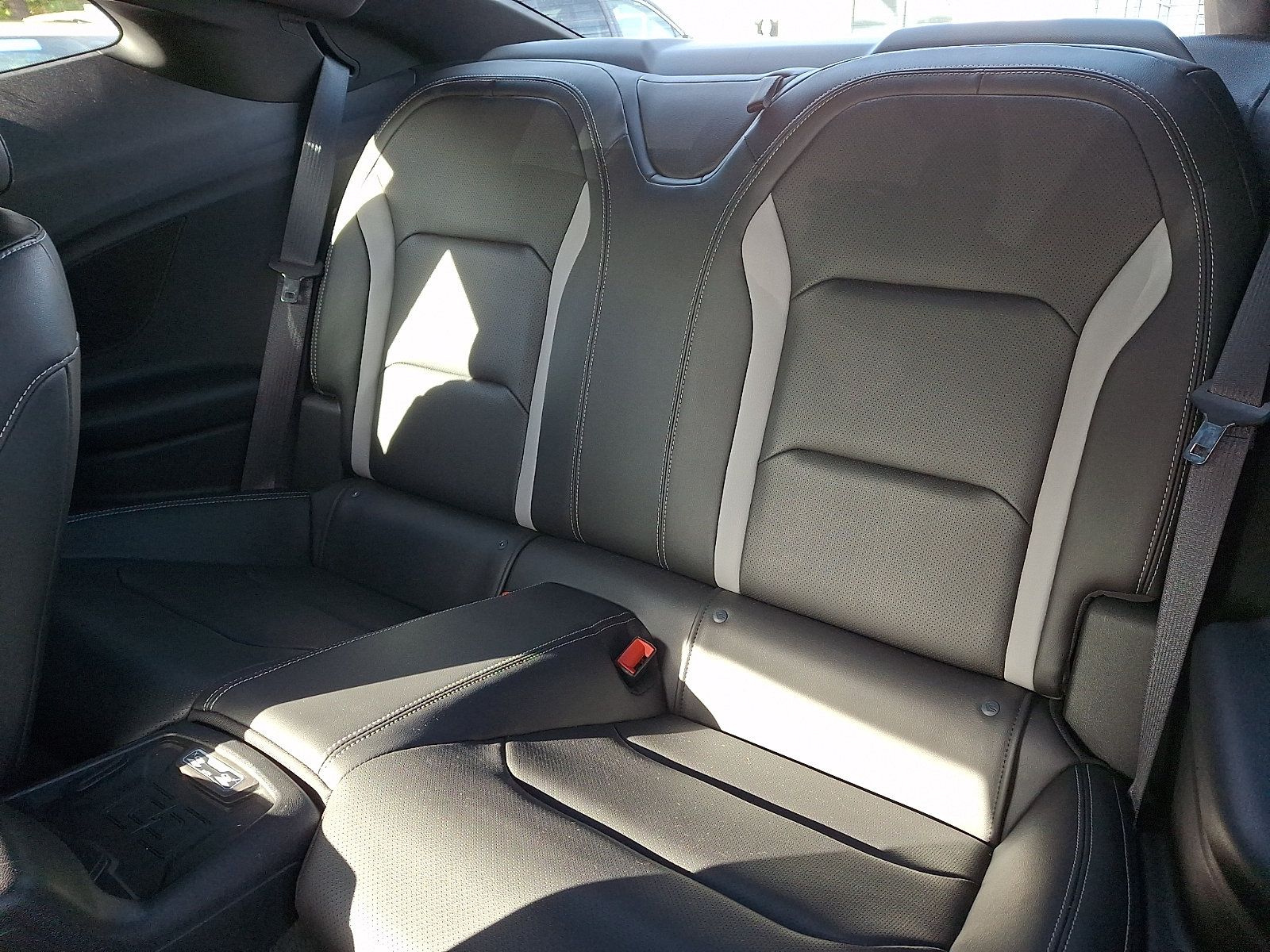 Used 2021 Chevrolet Camaro SS RWD image 9