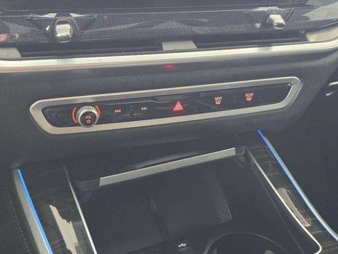 Used 2025 BMW X5 xDrive50e image 34