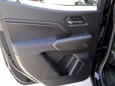 Used 2025 Chevrolet Colorado Z71 image 16