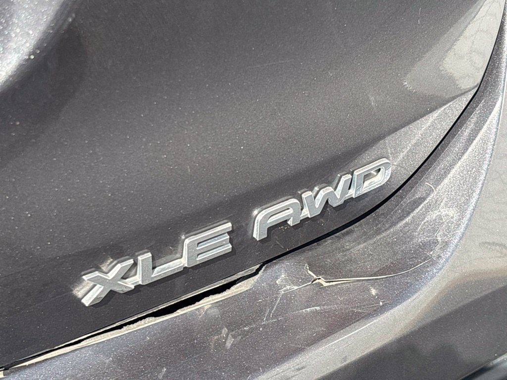 Used 2024 Toyota Highlander XLE AWD/4WD image 38