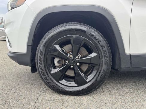 Used 2019 Jeep Cherokee Latitude Plus image 8