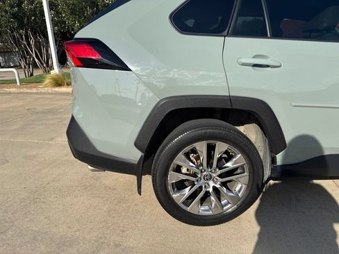 Used 2021 Toyota RAV4 XLE Premium FWD image 16