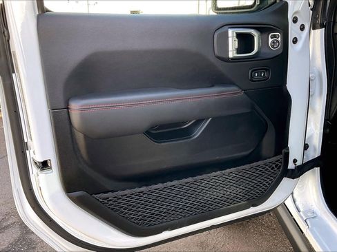 Used 2023 Jeep Wrangler Rubicon w/ Cold Weather Group image 17