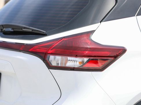 Used 2024 Nissan Kicks S FWD image 9