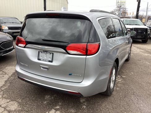 Used 2018 Chrysler Pacifica Touring Plus FWD image 11