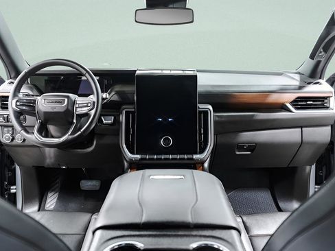 Used 2025 GMC Yukon Denali image 8