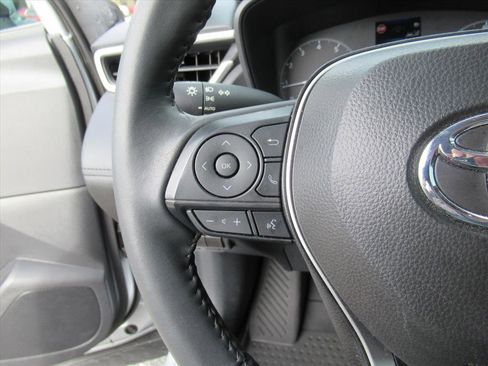 Used 2024 Toyota Corolla Cross LE image 18