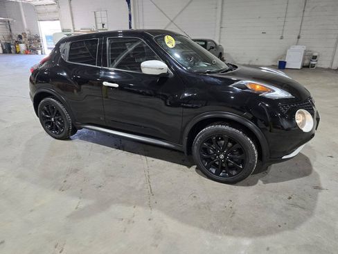Used 2017 Nissan Juke SV AWD/4WD image 16