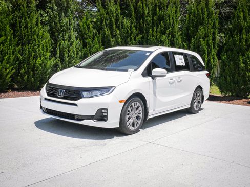 New 2026 Honda Odyssey Touring image 5