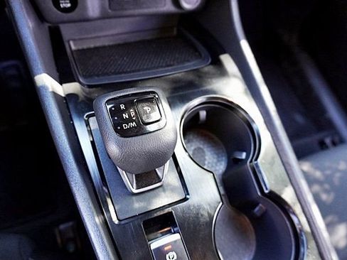 Used 2025 Nissan Rogue S image 29